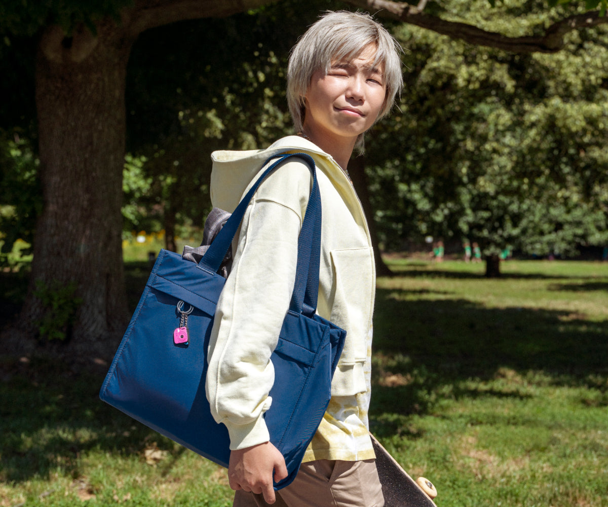 06TWEEN26-0424_Blue_Tote-Ecomm-PLP_Hover_States-6x5-1.jpg