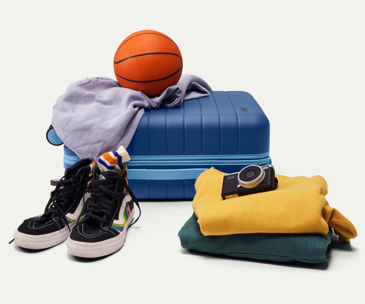 06TWEEN26-Elevated-PDP-Tween-CAR-color-Propped-01-Blue_Carry_On_Ecomm-PLP_Hover_States-6x5-1.jpg