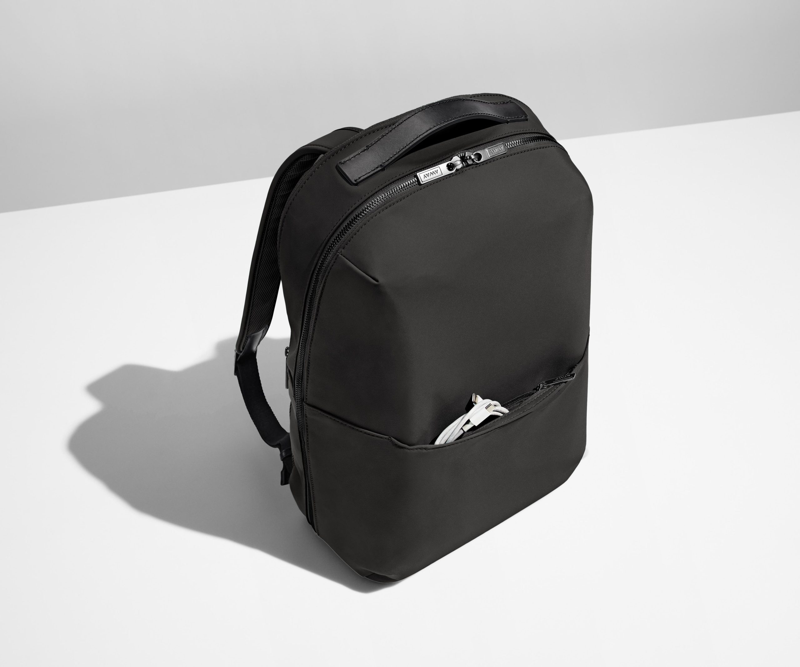 PDP_Backpack_Zip_Black_02_aa5a10e0-a6e9-48be-bab1-b5bb30291e61.jpg