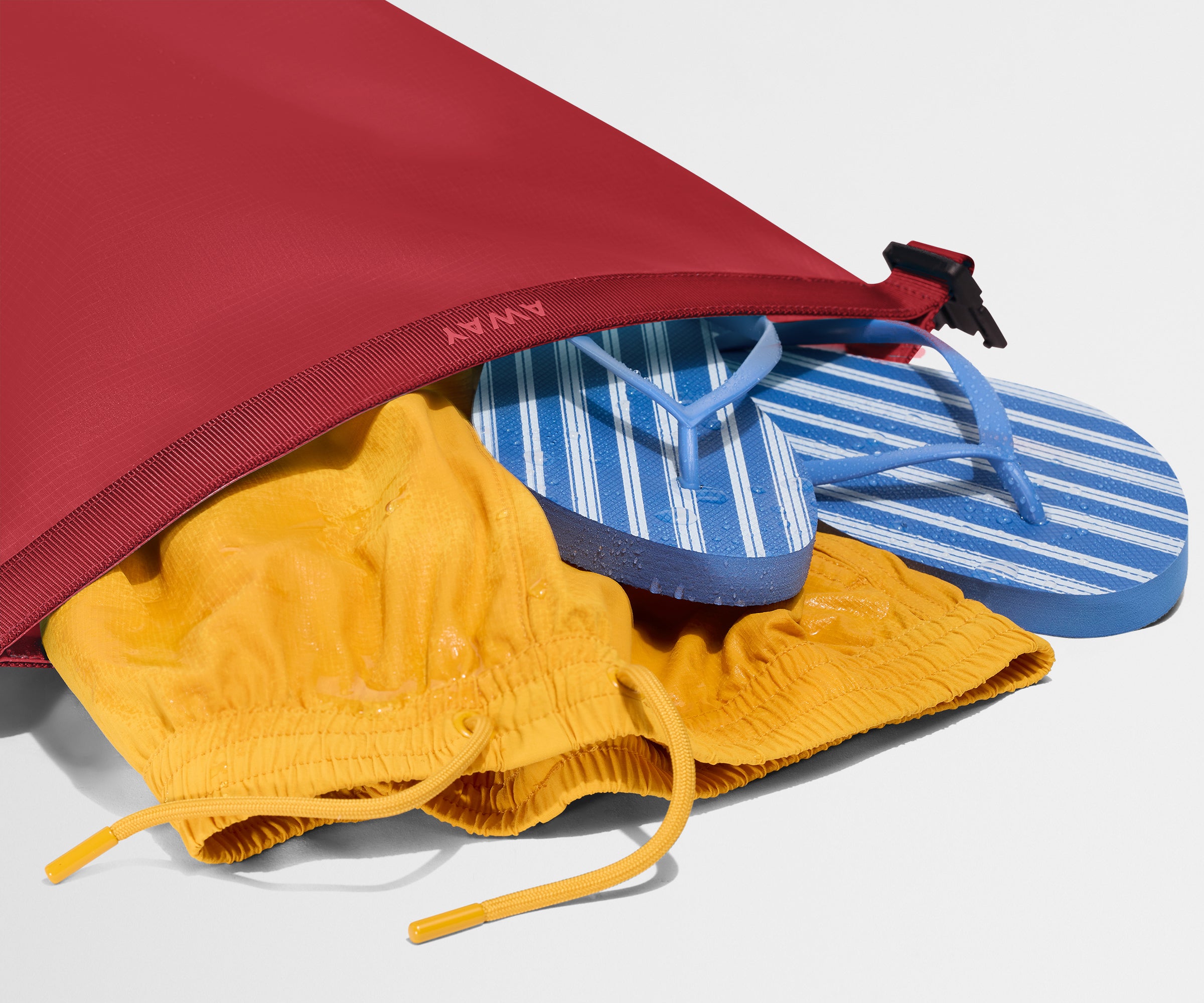 PDP_Beach_DryBag_Red_04.jpg