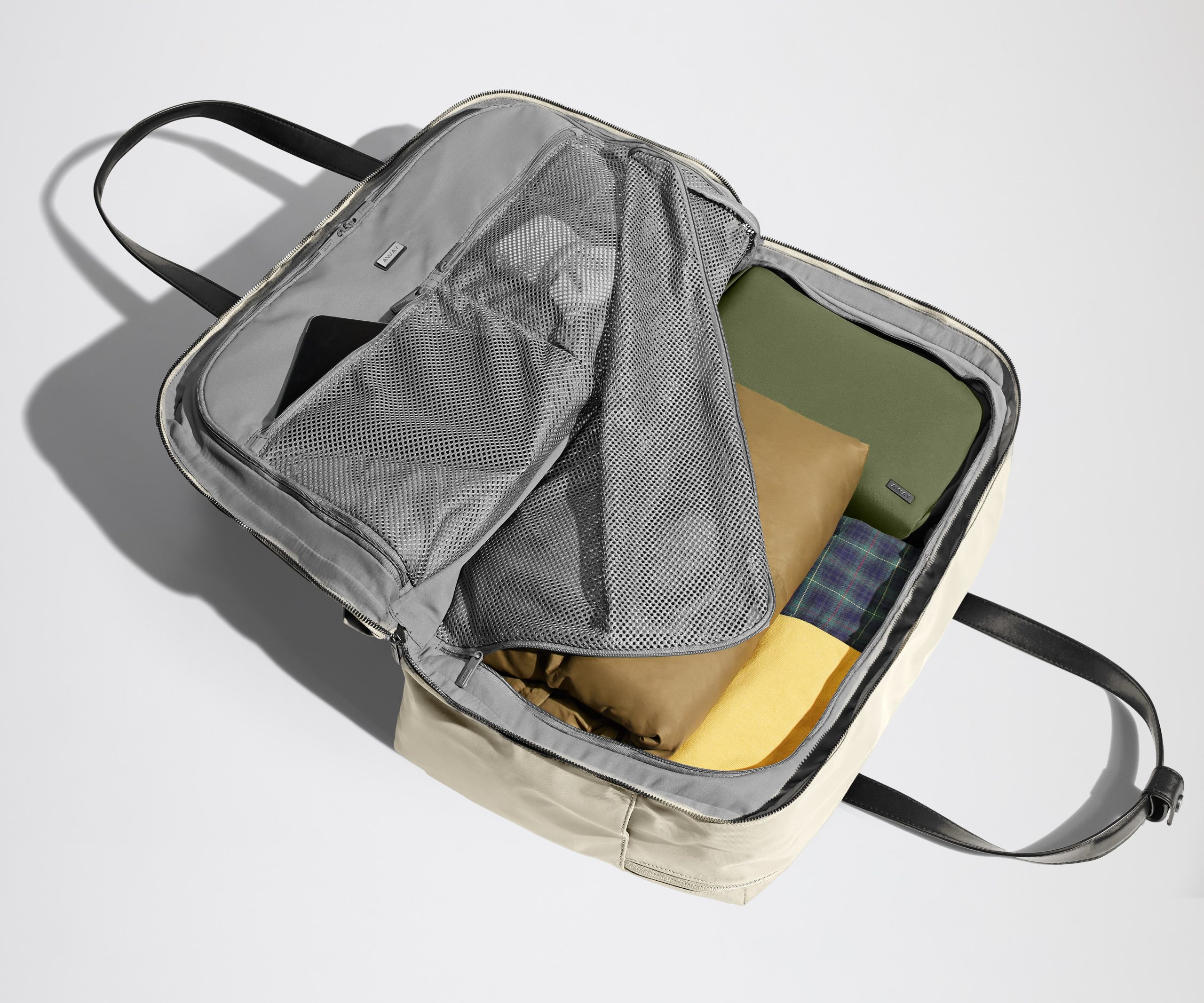 PDP_EverywhereBag_Large_Salt_04_2ce73a86-ccda-467b-82e8-05252dae1736.jpg