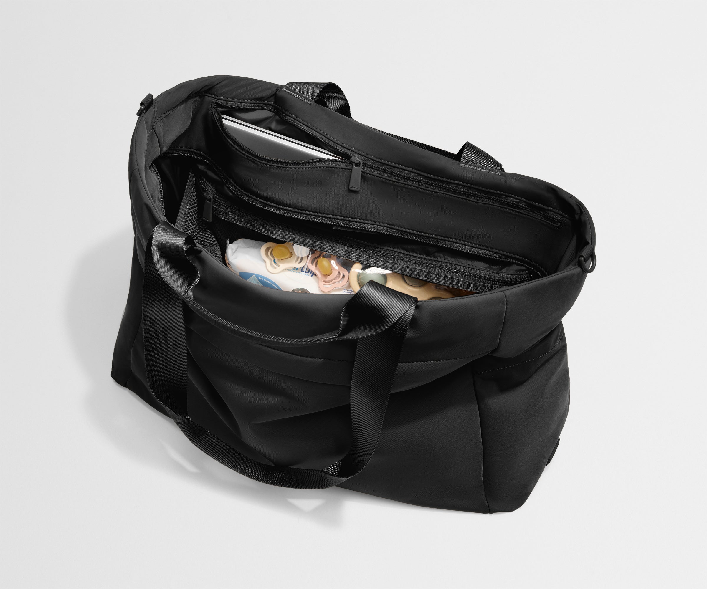 PDP_Featherlight_Diaper_Tote_Black_06.jpg