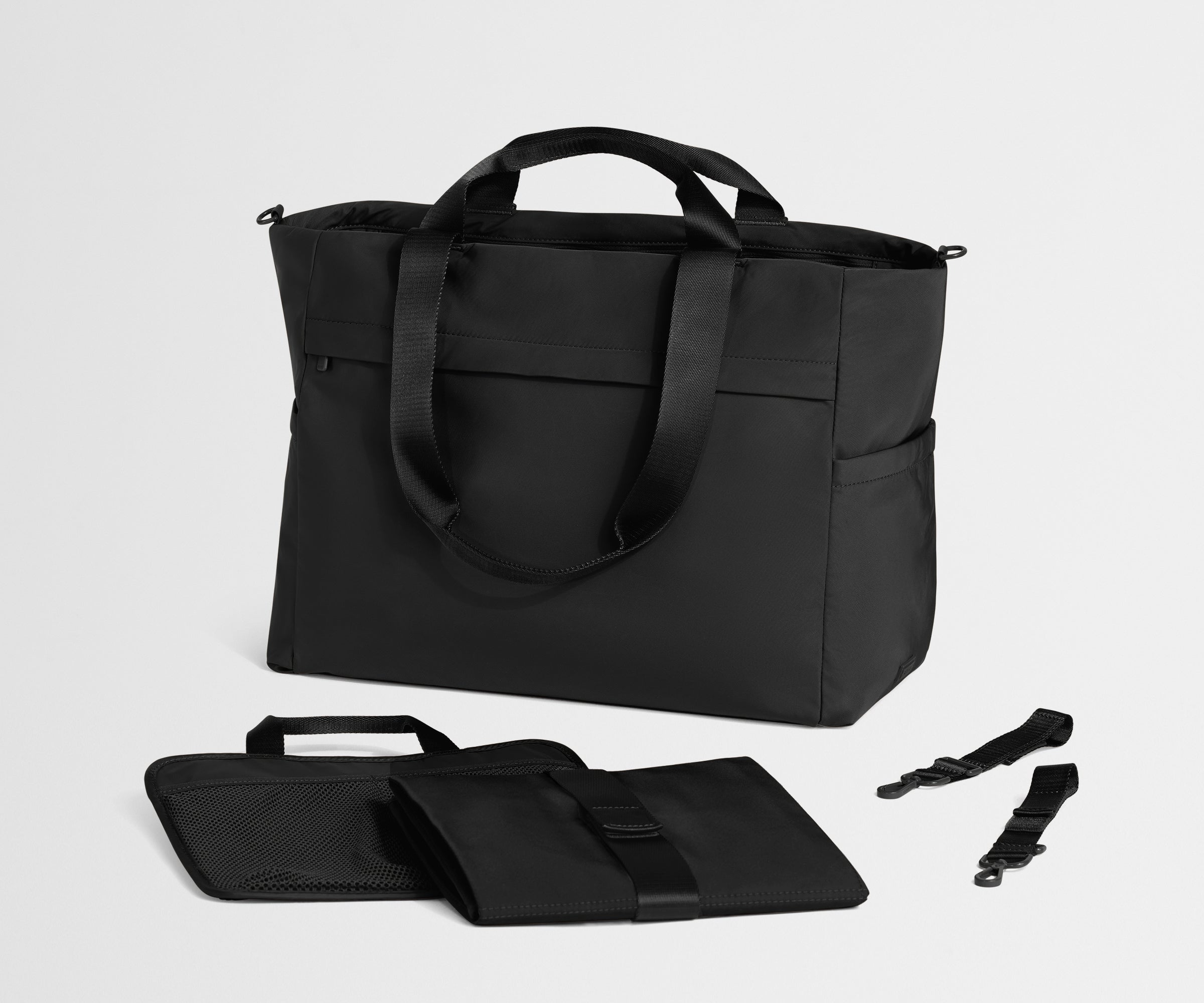 PDP_Featherlight_Diaper_Tote_Black_08.jpg