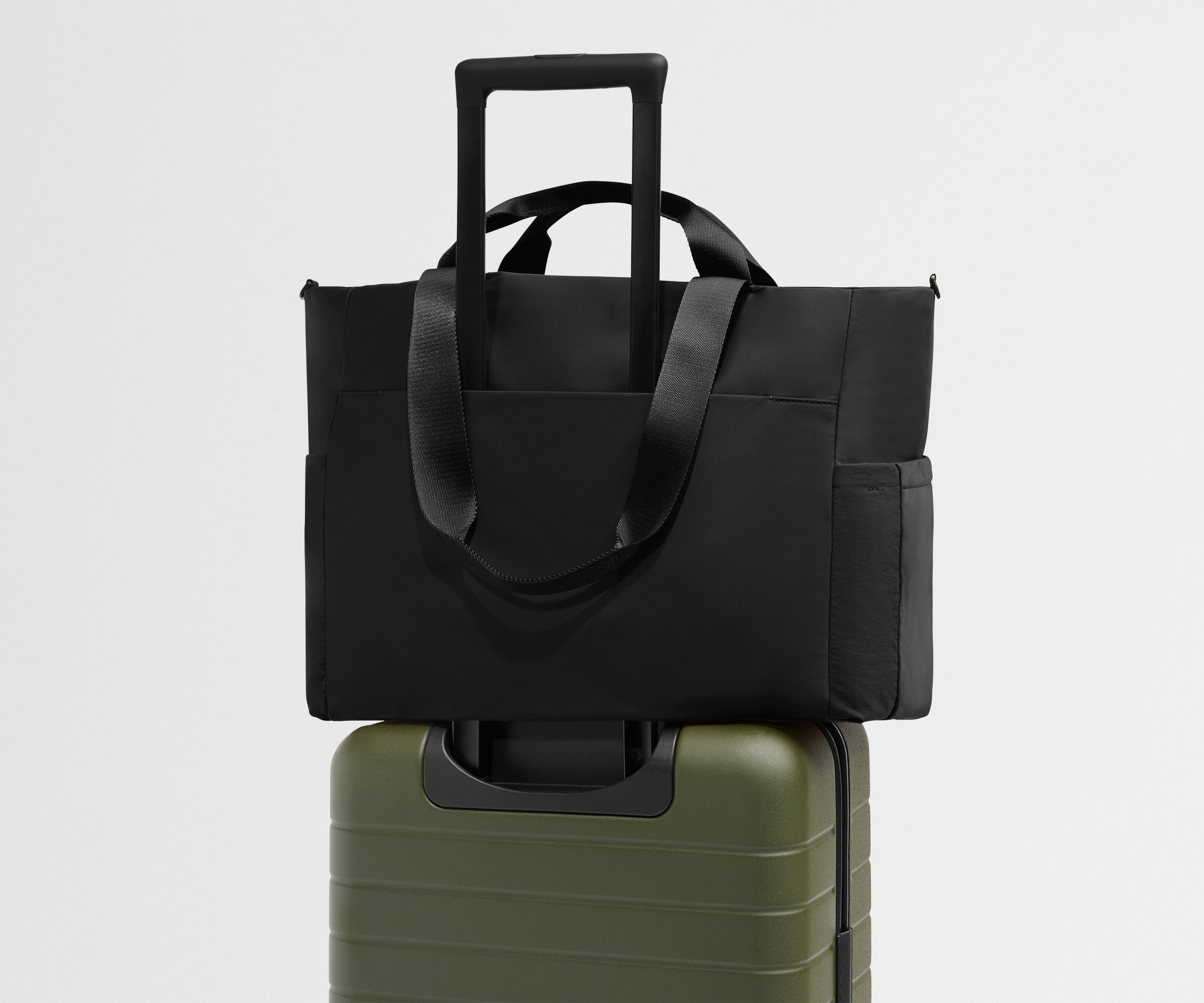PDP_Featherlight_Diaper_Tote_Black_09.jpg