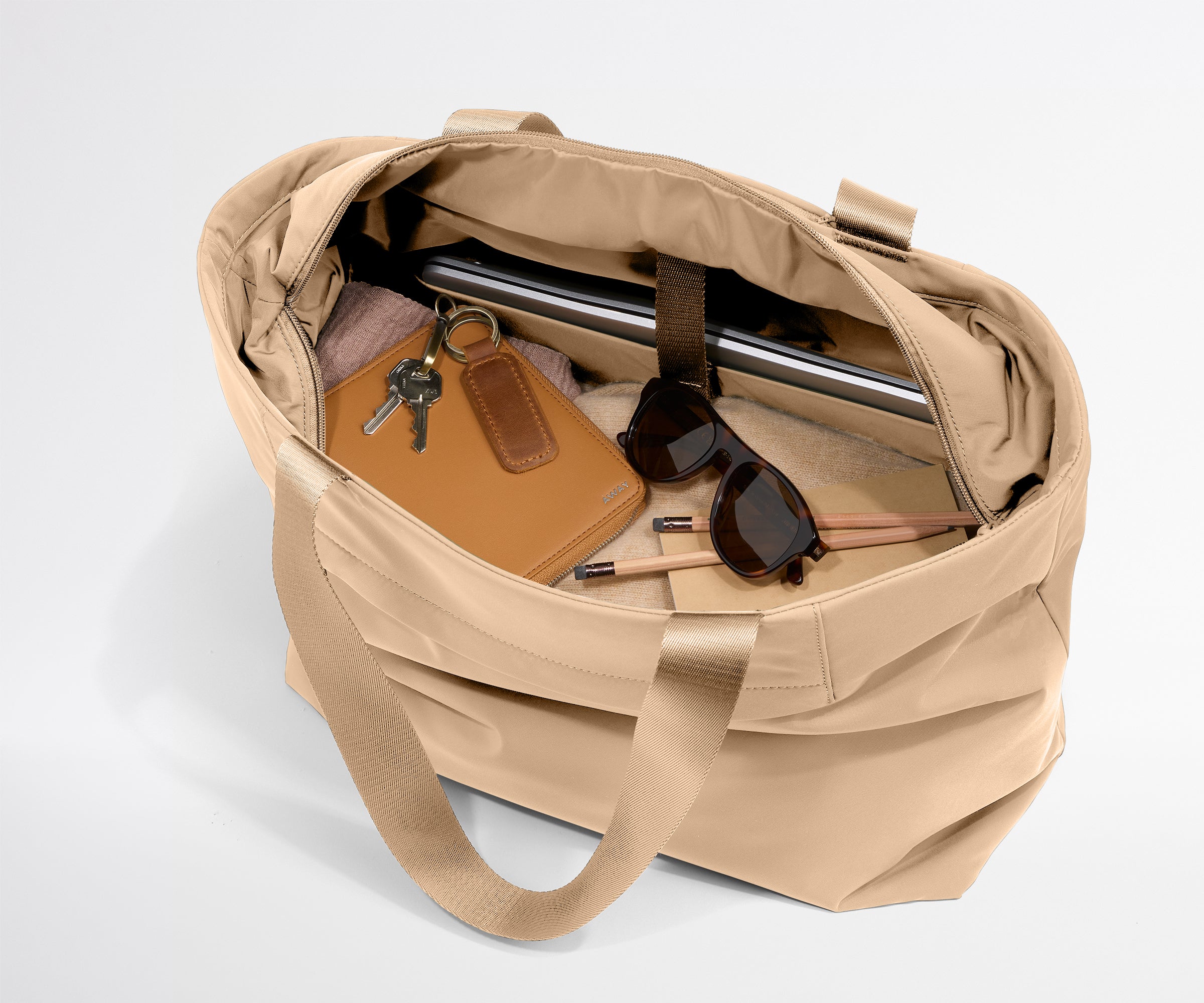 PDP_Featherlight_Tote_Camel_04.jpg