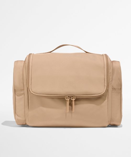 Featherlight Hanging Travel Vanity in Camel Brown