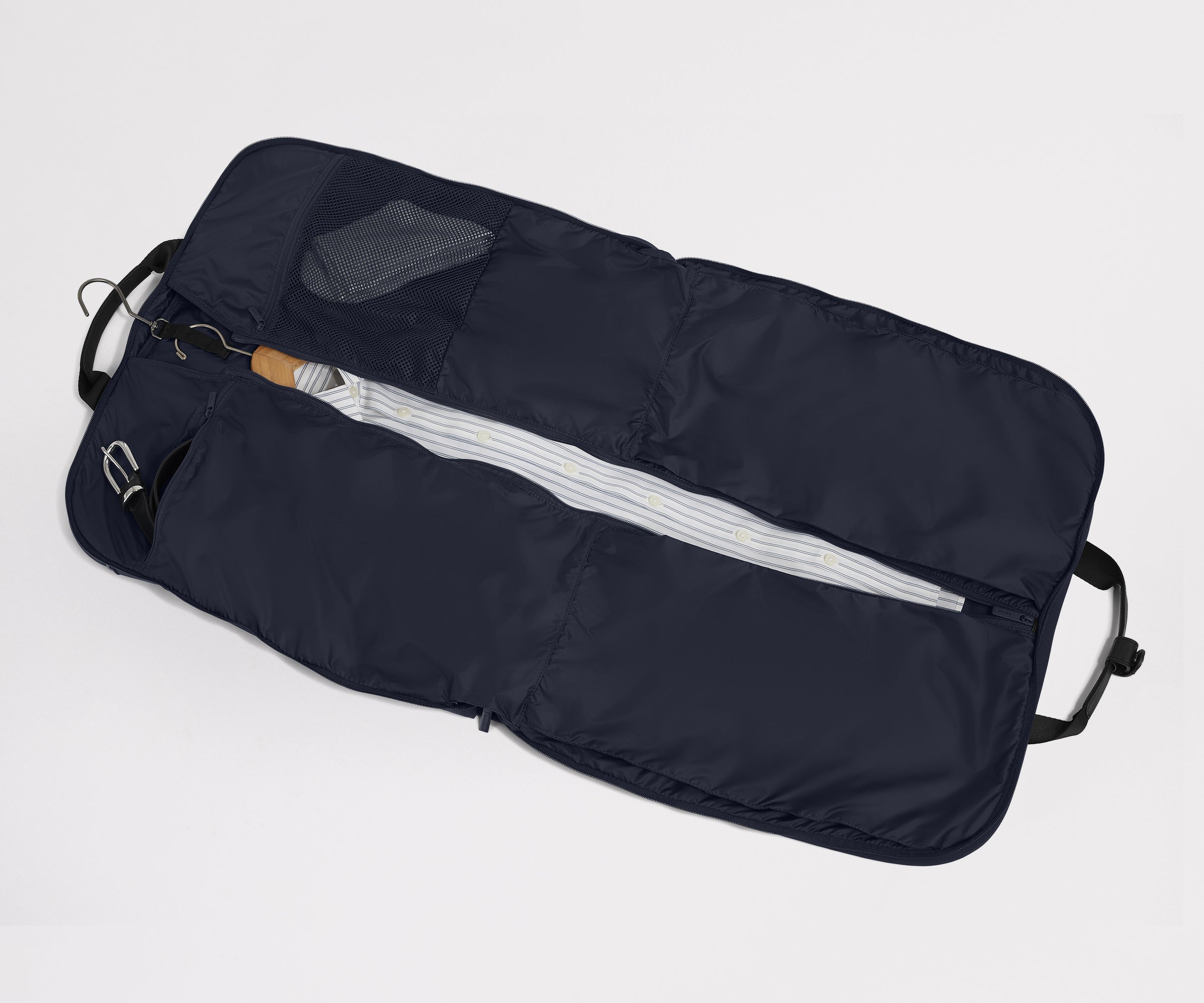 PDP_GarmentBag_BiFold_Navy_03.jpg