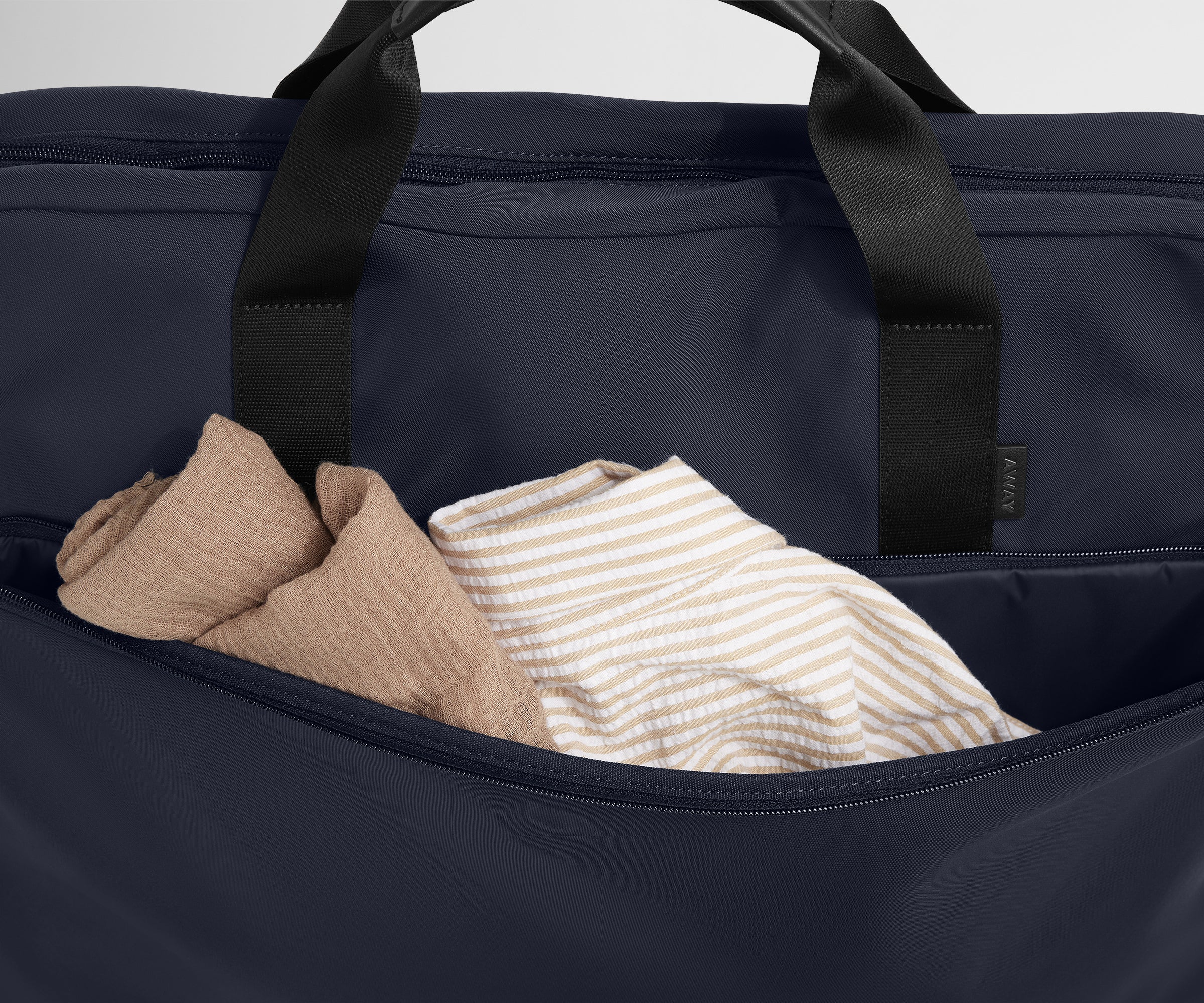 PDP_GarmentBag_BiFold_Navy_05.jpg