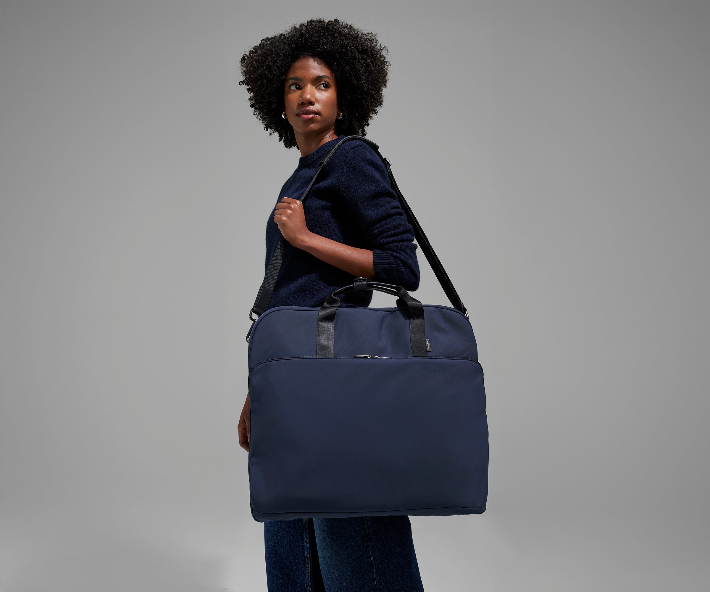 PDP_GarmentBag_BiFold_Talent_Navy_03.jpg