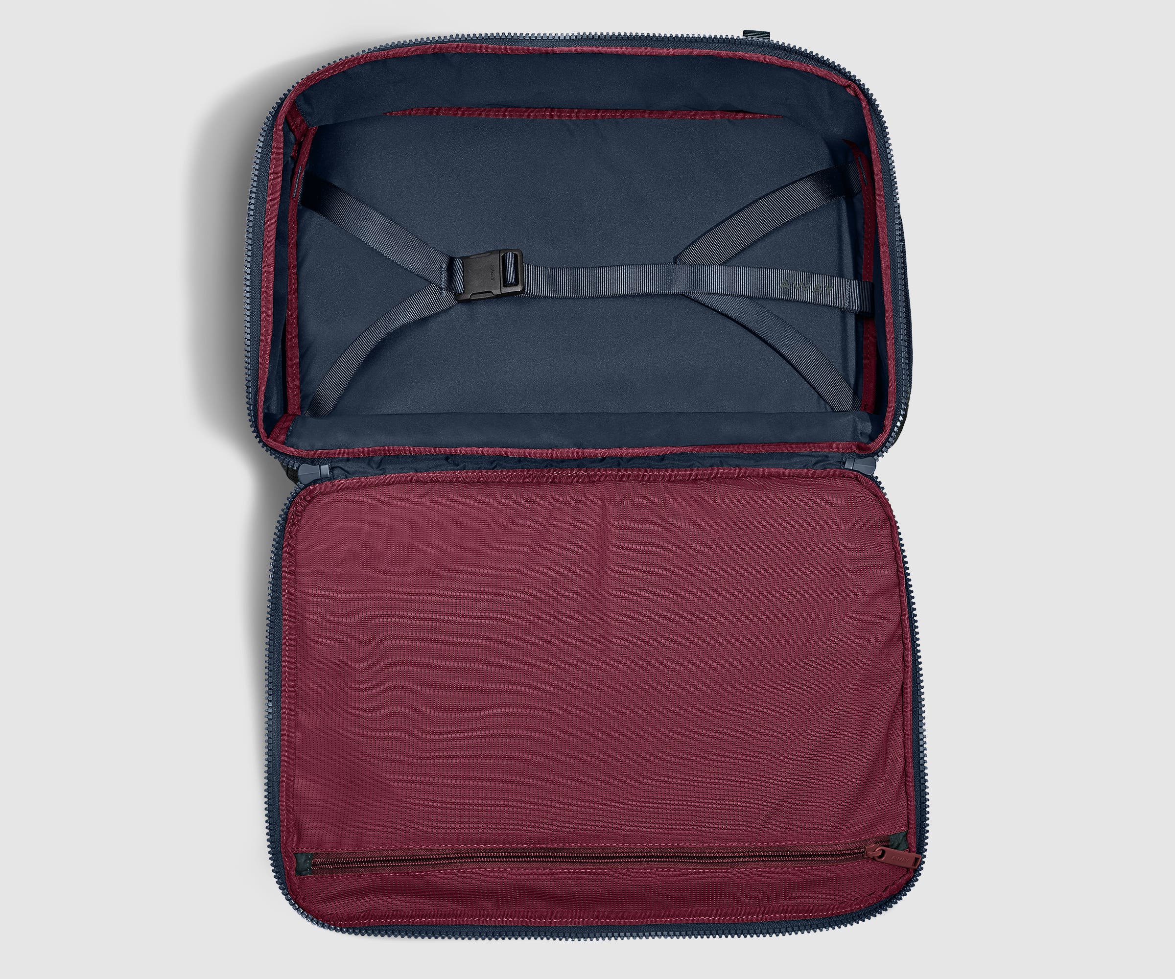 PDP_OutdoorBackpack25L_Navy_InteriorEmpty.jpg