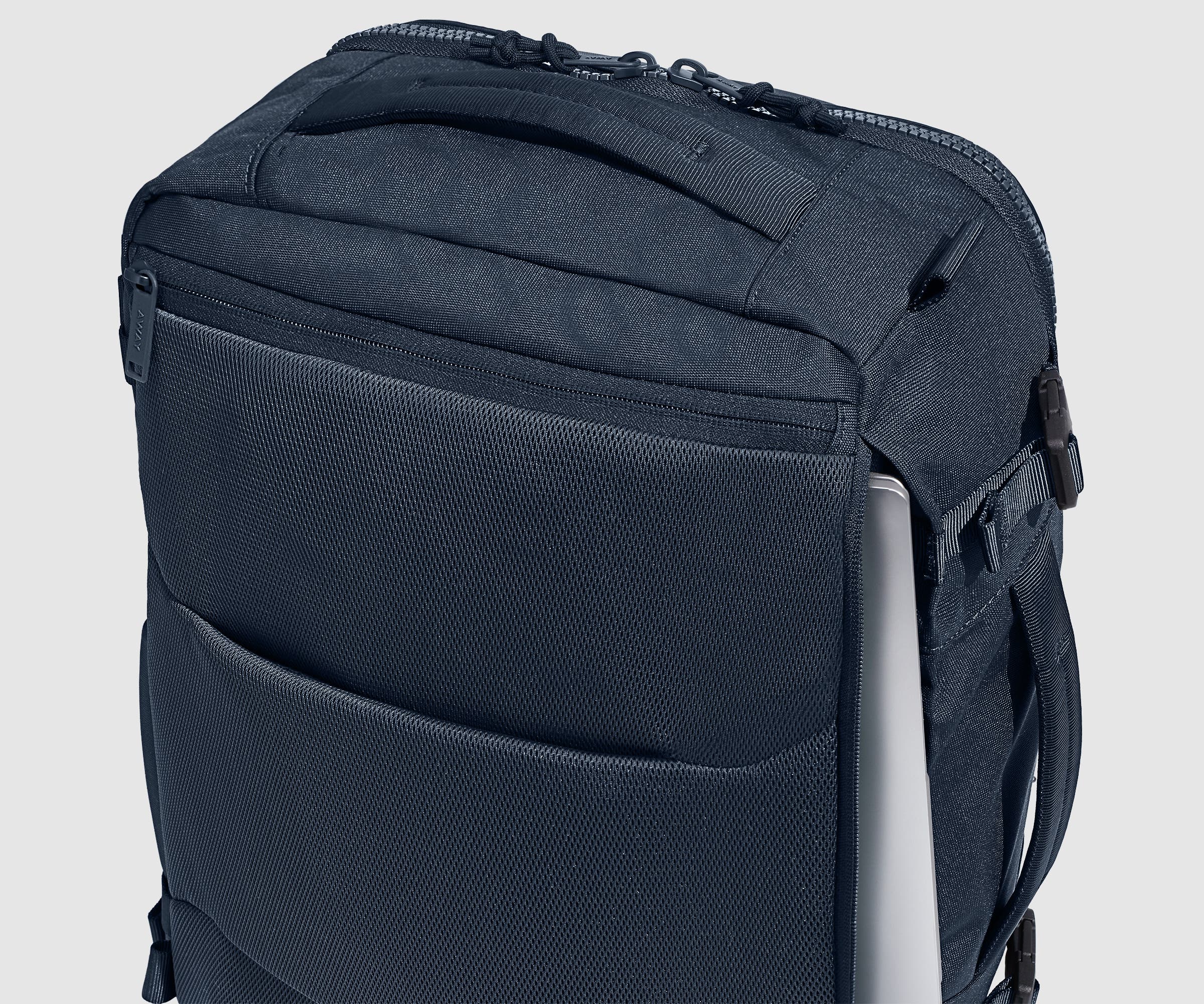 PDP_OutdoorBackpack25L_Navy_Laptop.jpg