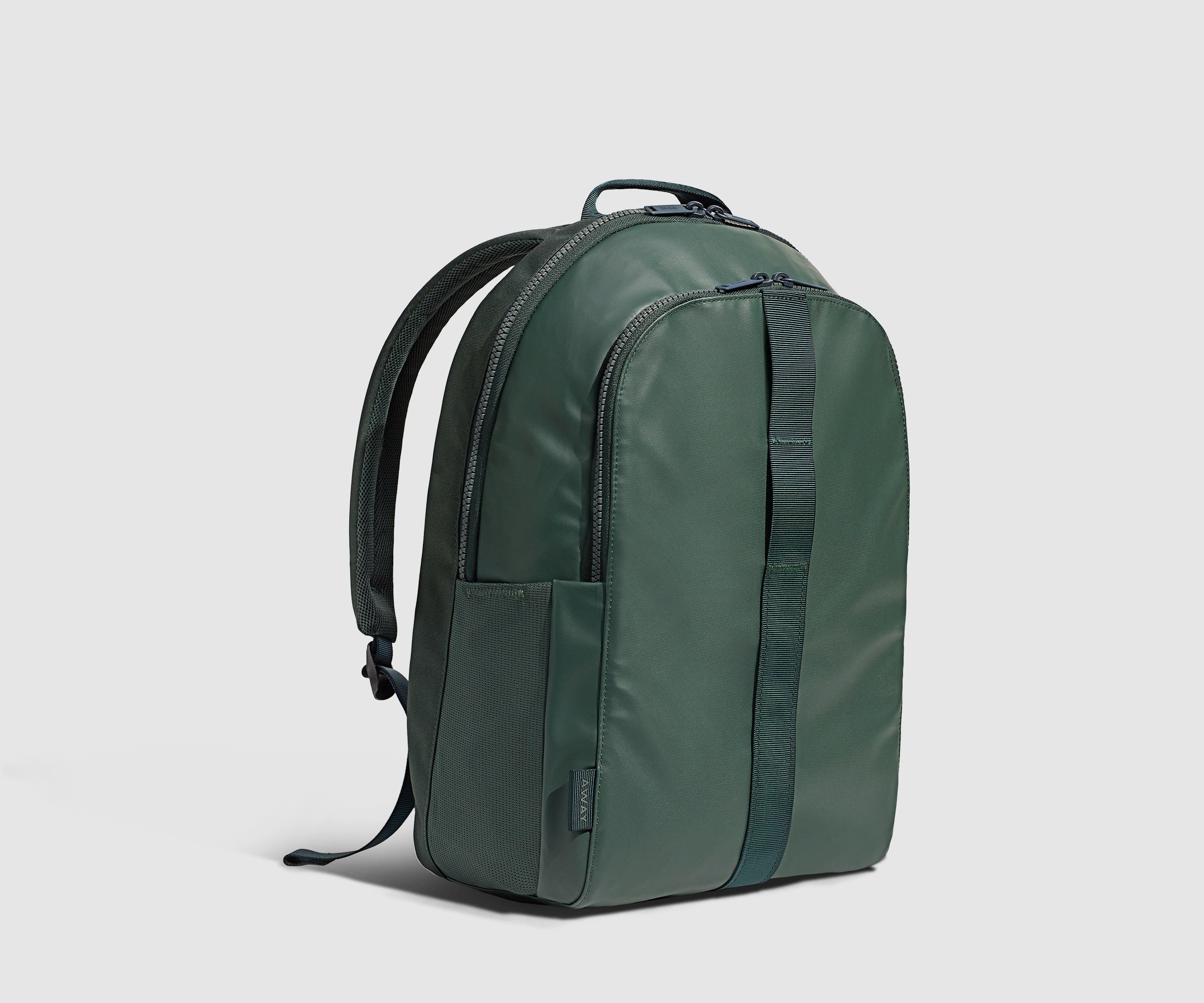 PDP_OutdoorBackpack26L_CoreGreen_Angled.jpg