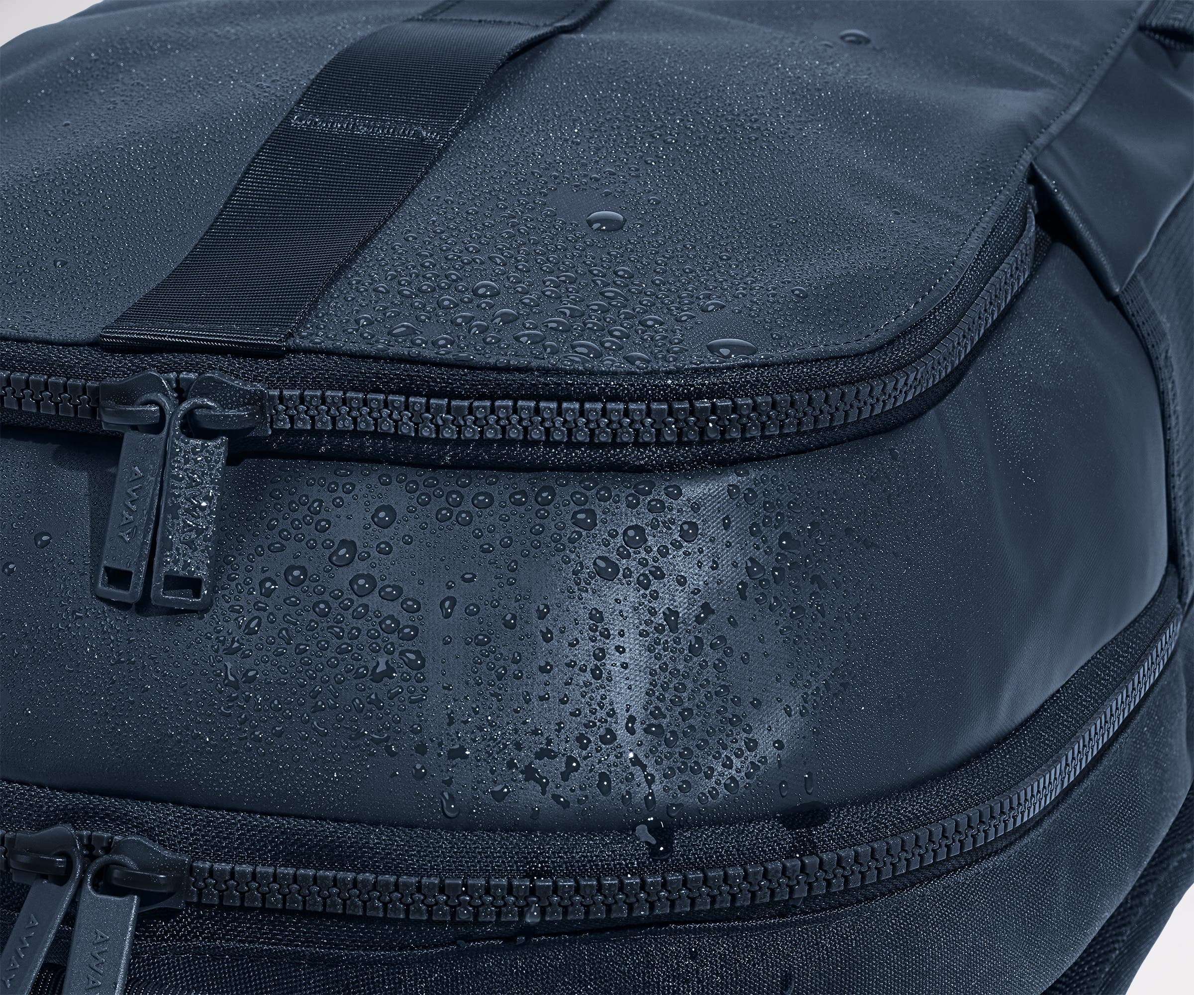 PDP_OutdoorBackpack26L_Navy_WaterMaterial.jpg