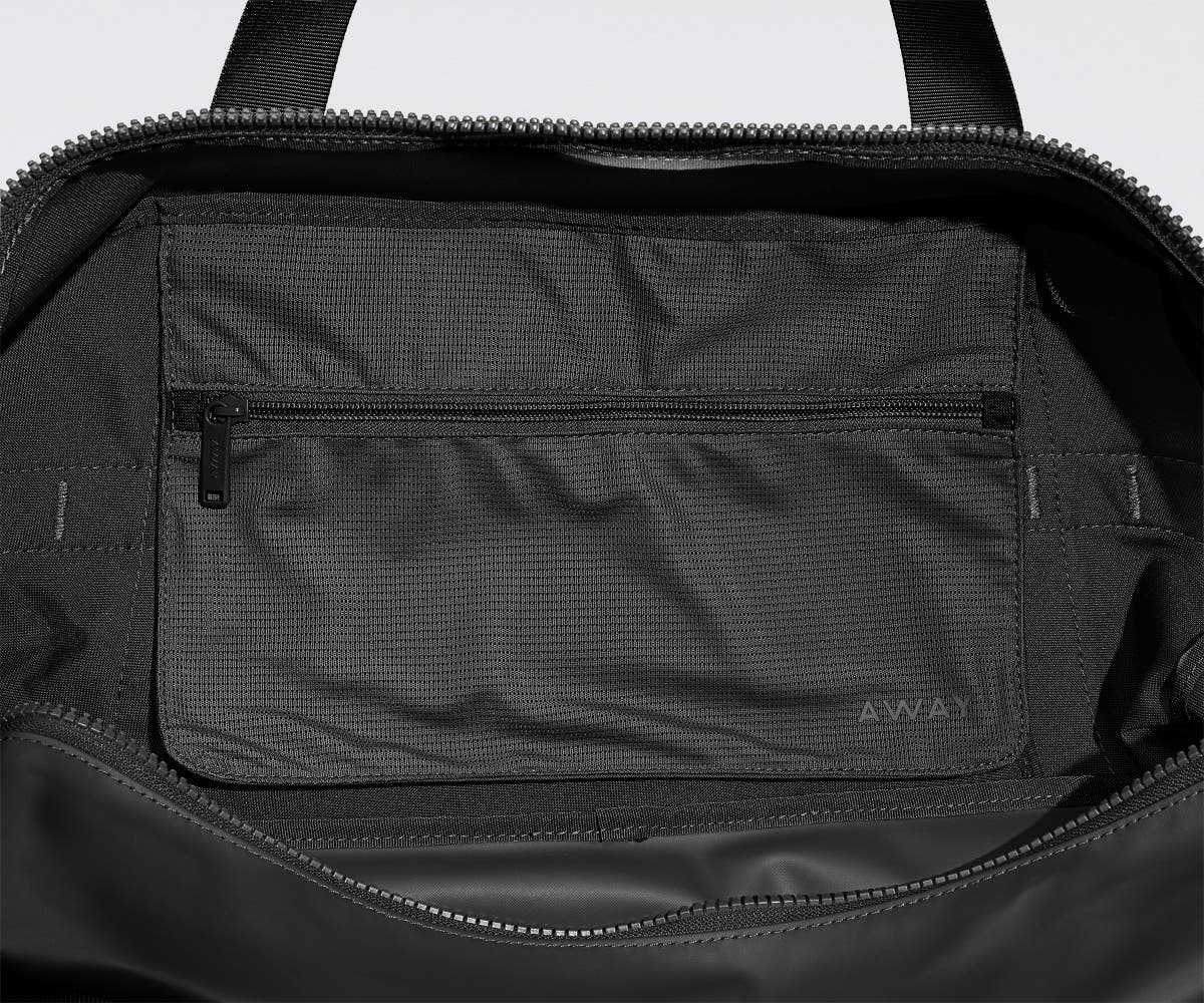 PDP_OutdoorDuffle40L_Black_EmptyInterior.jpg