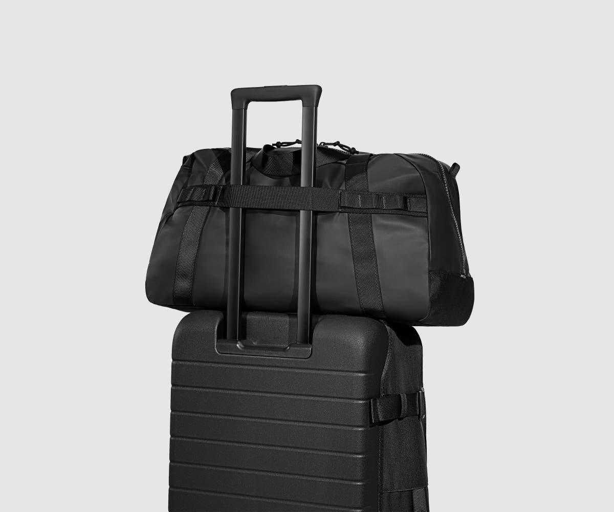 PDP_OutdoorDuffle40L_Black_Uniform.jpg