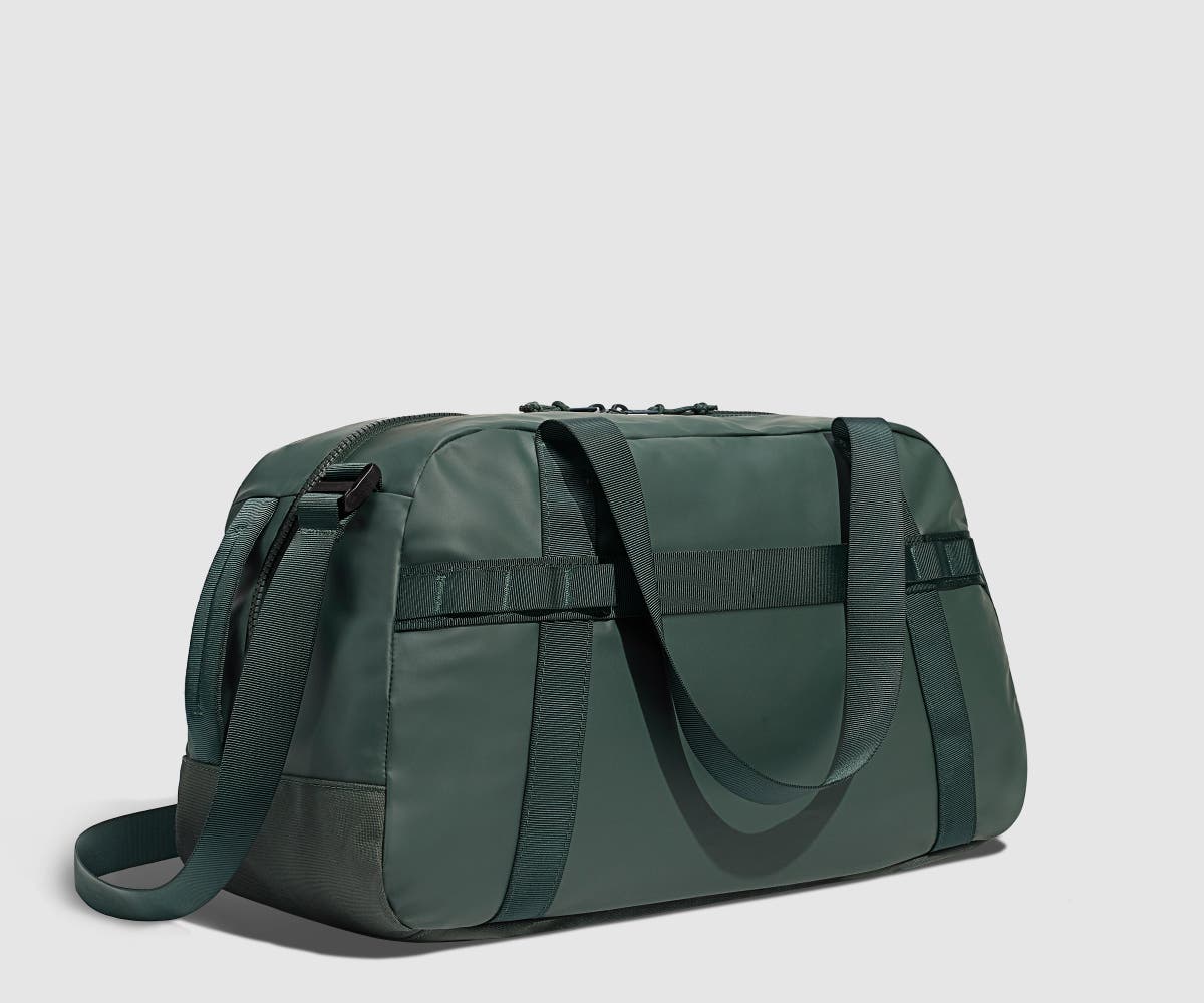 PDP_OutdoorDuffle40L_CoreGreen_Angled.jpg