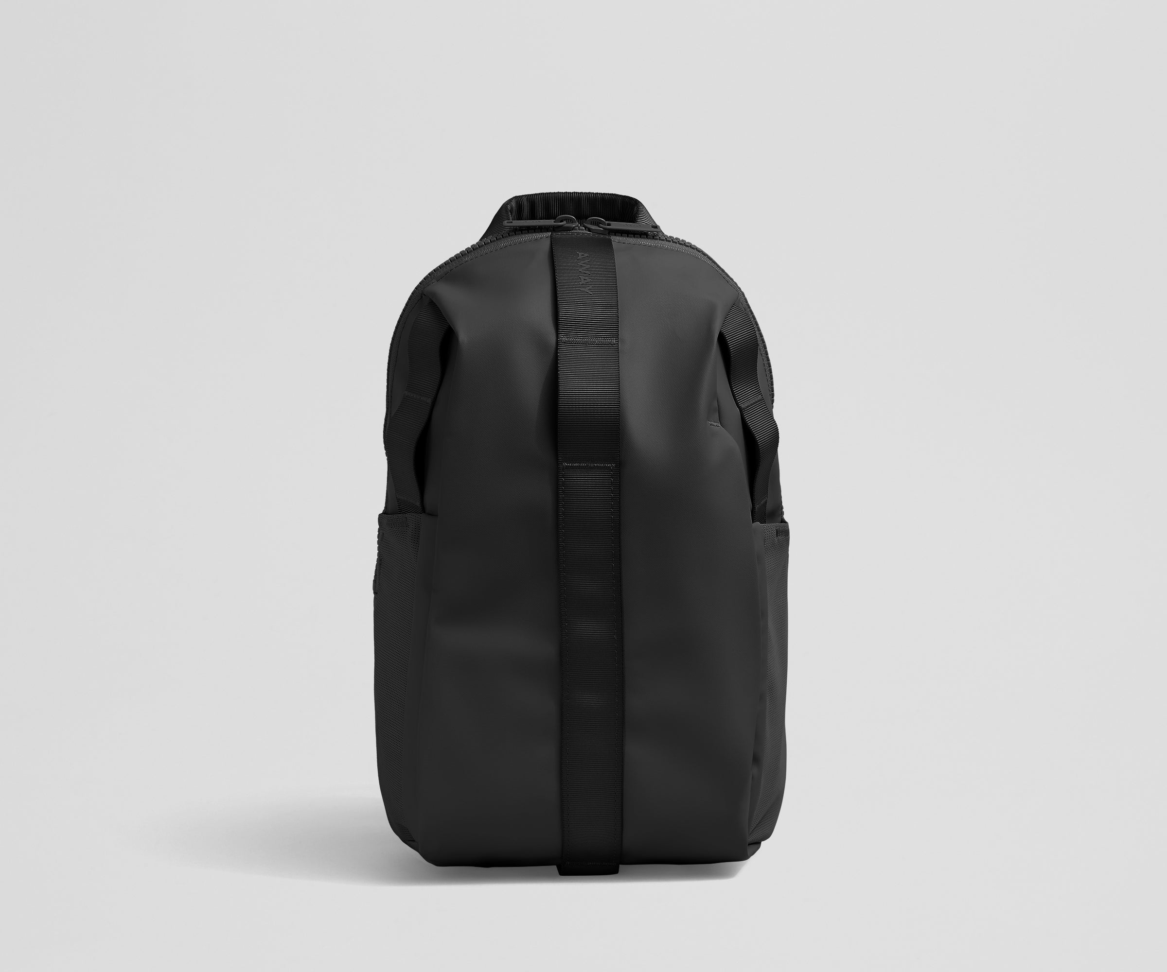 PDP_Outdoor_Daypack_20L_Black_01.jpg