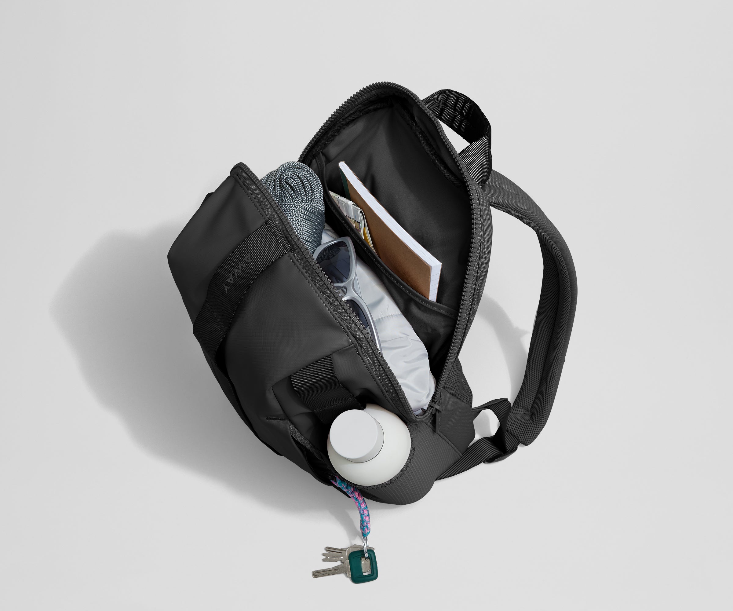 PDP_Outdoor_Daypack_20L_Black_05_4ab3dd48-0ea7-407a-b0b0-6f5f45342180.jpg