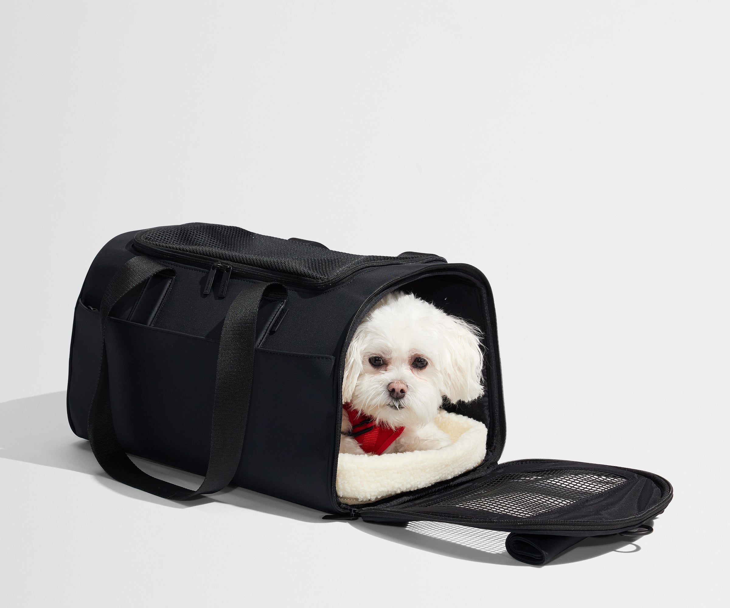 PDP_PetCarrier_Black_05_ace9e163-92e5-4e0b-9274-5b8955bc88d4.jpg