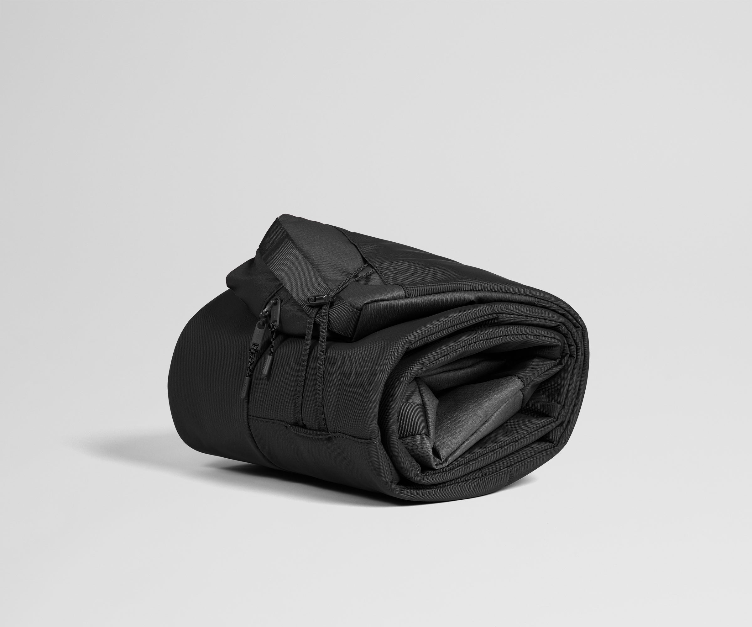 PDP_SkiBag_Black_06_5f115f8a-d1cf-4084-822b-88706aace102.jpg