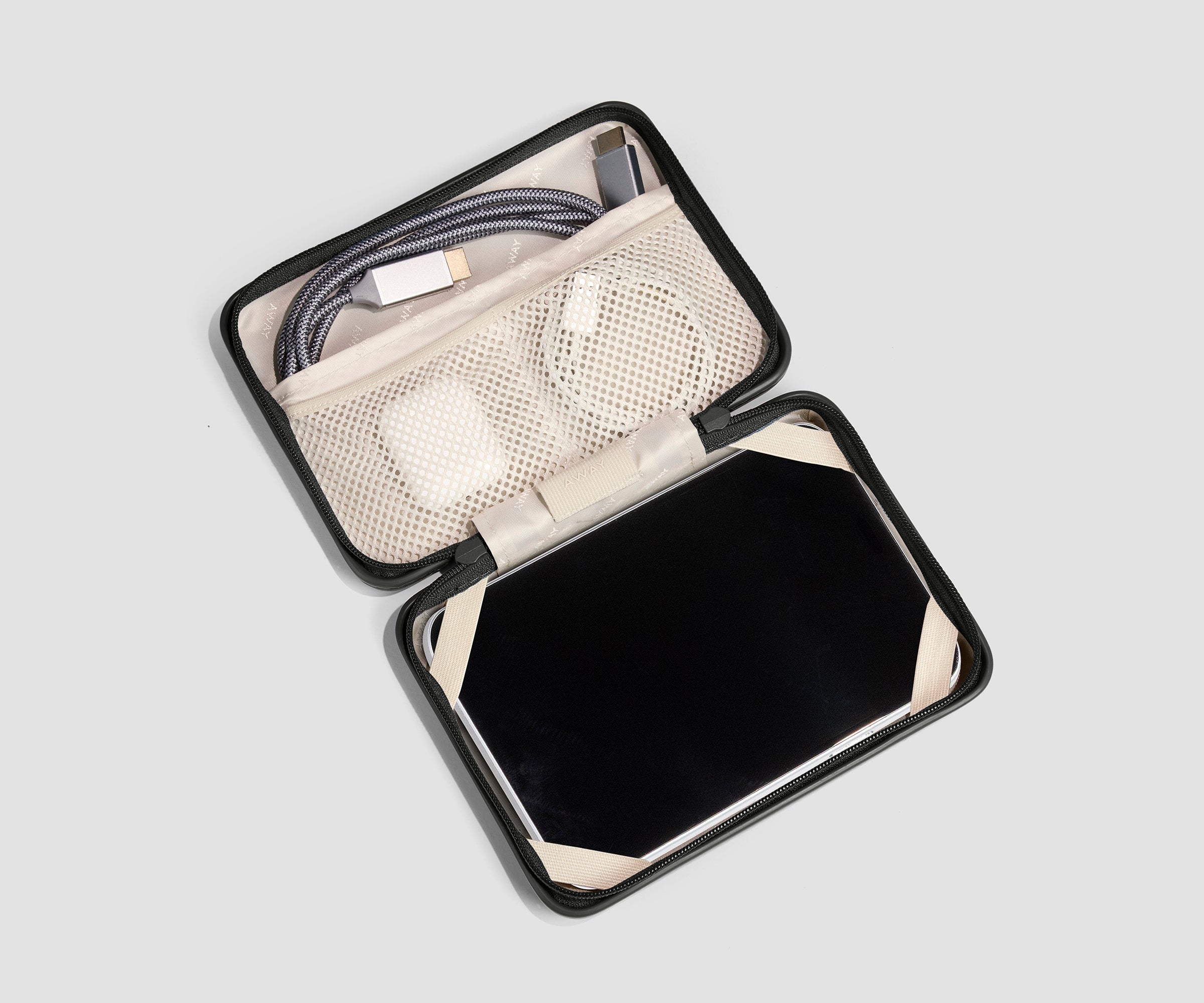 PDP_TechCase_Medium_Black_04.jpg