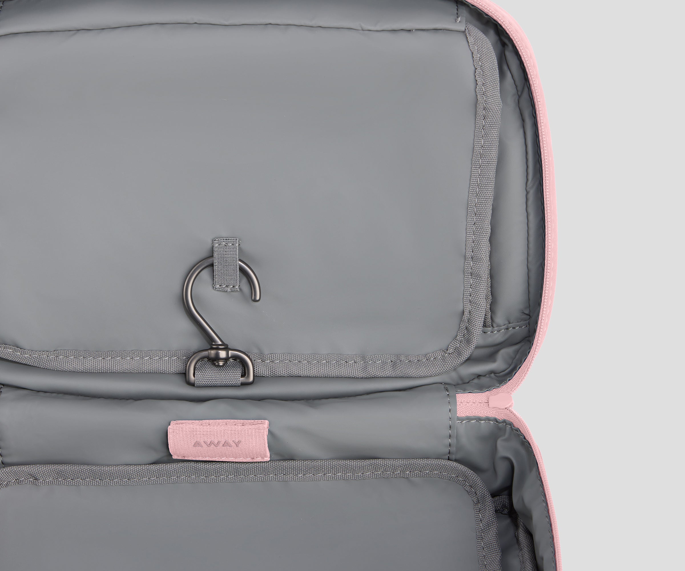 PDP_ToiletryBag_Hanging_Blush_03.jpg